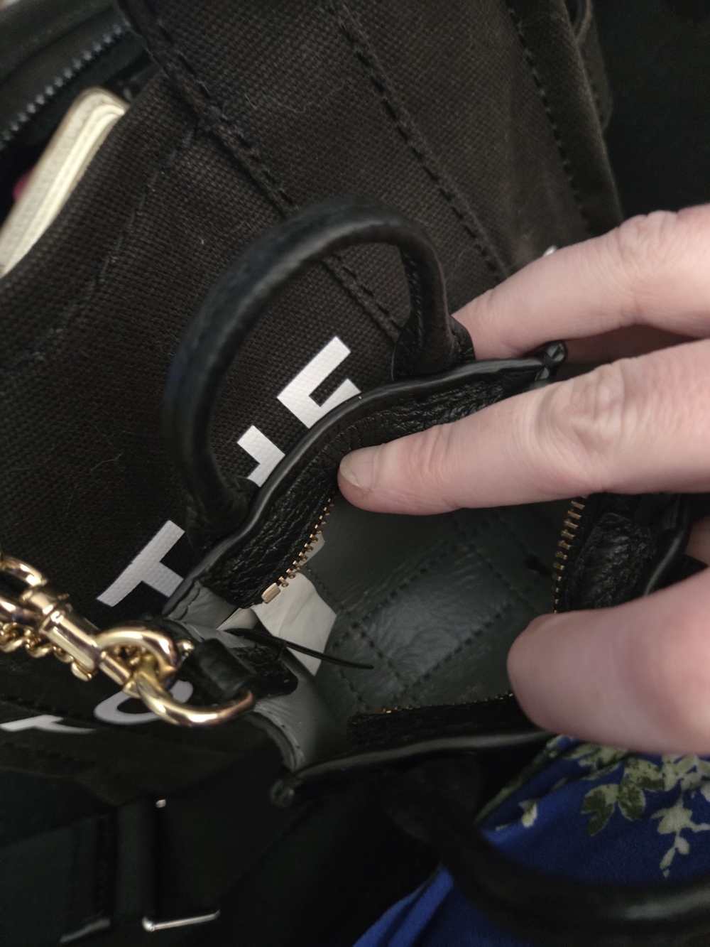 The Tote Bag Black Mini Leather Charm by Marc Jacobs - Picture 4 of 6